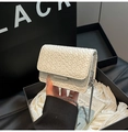 Dettaglio mini borsa bianca con trama intrecciata e tracolla a catena argento - Bianco