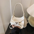 Elegante borsa a mano color crema con grande fiocco e dettaglio logo a triangolo - Bianco