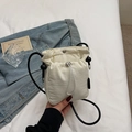Mini borsa a secchiello a tracolla bianco crema con chiusura a coulisse regolabile - Bianco