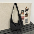 Grande borsa a tracolla in nylon nero a mezzaluna con tracolla regolabile casual - Nero