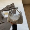 Borsa a mano argento metallizzato plissettata con logo e tracolla rimovibile - Argento