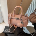 Elegant light pink leather handbag with silver lock and a matching heart pendant - Pink