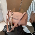 Minimalist pink underarm shoulder bag featuring elegant snake pattern and tassel charm - With Pendant / Pink