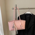 Sac fourre-tout en cuir PU rose avec pendentif raquette de tennis et cordon tressé - Avec Pendentif / Rose