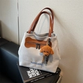 Borsa tote in tela beige con manici in pelle marrone e ciondolo a forma di cane - Grigio Con Pendente
