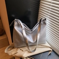 Borsa hobo intrecciata argento metallizzato con tracolla regolabile e grande capienza - Argento