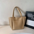 Minimalistische beige Leder-Einkaufstasche mit langen Schultergriffen und Fronttasche - Khaki