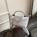 Mini bolso bandolera de nailon azul claro con ribete de cuero y herrajes dorados - Blanco