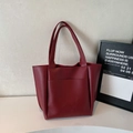 Minimalistische große weinrote Tote Bag aus Kunstleder mit praktischer Fronttasche - Burgunderrot