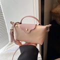 Mini bolso bandolera rosa claro de nailon con asa de cuero y cierre magnético dorado - Rosa