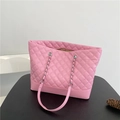 Borsa tote rosa in tessuto oxford trapuntato con tracolla a catena e motivo a rombi - Rosa