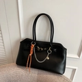 Sac bandoulière noir mat avec corde orange tendance et chaîne en métal argent - Avec Pendentif / Noir