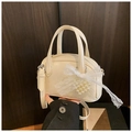 Borsa a bauletto beige in pelle plissettata con fiocco in pizzo e perle - con portachiavi / Bianco avorio