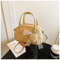 Borsa boston beige in finta pelle con ciondolo cuore di perla e fiocco - con portachiavi / Giallo