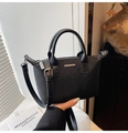Bolso cubo minimalista de nailon negro con asas dobles y correa de hombro ajustable - Negro