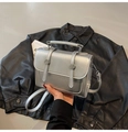 Sac à bandoulière carré argenté texturé avec finition craquelée vintage et poignée - Argenté
