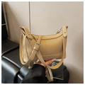 Bolso bandolera beige con textura de lichi y pliegues verticales para mujer - Caqui