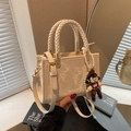 Bolso pequeño cuadrado beige con asas trenzadas y colgante de muñeca con perlas - Blanco Roto