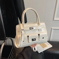 Borsa a mano minimalista in pelle bianco crema con tre tasche a patta e dettagli argento - Bianco Sporco