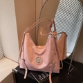 Borsa rosa di grande capacità con logo M e finitura in ecopelle con effetto stropicciato - Rosa