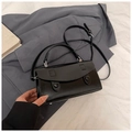 Piccola borsa quadrata chic in pelle verniciata nera lucida con manico e tracolla - Nero senza Ciondolo