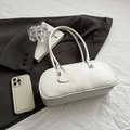Bolso Boston minimalista de cuero sintético blanco con asas largas y adorno - Blanco