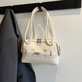 Bolso de hombro minimalista blanco roto en acabado de cuero con cierre giratorio - Blanco Roto