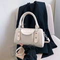 Sac boston beige en similicuir avec texture tressée et inscription ZHONMA devant - Blanc
