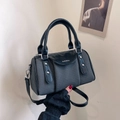 Sac bandoulière Boston en tissage gris avec détails en cuir noir et lettrage argenté - Noir
