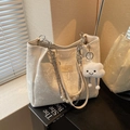 Grande borsa tote bianco crema con catena di perle e ciondolo a nuvola felice - Bianco Crema Con Ciondolo