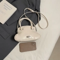 Elegante bolso de mano blanco crema con forma de concha y correa ajustable para mujer - Sin colgante / Blanco