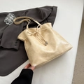 Sac fourre-tout crème minimaliste avec nœud à cordon et détails de perles métalliques - Kaki (Sans Pendentif)