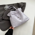 Sac seau minimaliste lilas avec cordon coulissant en nœud et texture cuir souple - Violet Sans Pendentif