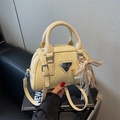 Mini borsa bowling vintage beige con fiocco in pizzo e tracolla regolabile elegante - Con Ciondolo / Giallo