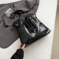 Sac fourre-tout minimaliste en cuir verni noir avec détail de nœud à cordon élégant - Noir sans Pendentif