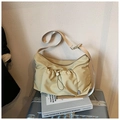 Bolso bandolera media luna de nailon amarillo claro con bolsillo plisado en maleta - Caqui