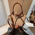 Bolso saco vintage de lona y cuero marrón con detalle de lazo y correa ajustable - Marrón