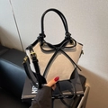 Bolso cubo vintage de lona y cuero negro con lazo y herrajes dorados elegantes - Negro
