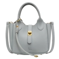 Bolso de mano azul grisáceo claro en cuero granulado con colgante M dorado y asa - Azul claro