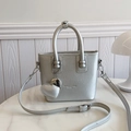 Sac à main argenté en cuir grainé avec breloque coeur et bandoulière réglable chic - Argenté
