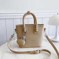 Sac à main beige en cuir grainé avec pendentif cœur et bandoulière amovible élégant - Khaki