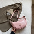Sac bandoulière rose en cuir PU en forme de croissant avec une texture litchi grainé - Rose Sans Pendentif