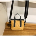 Mini sac bandoulière jaune kaki avec texture plissée et sangle noire en nylon réglable - Kaki