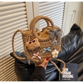 Borsa da spiaggia in paglia beige fatta a mano con orsetto e fiocchi colorati - Stile 1 / Marrone