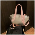 Bolso tipo cubo plateado metalizado con asas rosas y correa con acabado texturizado - Plateado