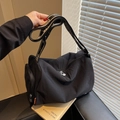 Borsa a tracolla in nylon nero ad alta capacità con cinturino intrecciato bianco e nero - Nero