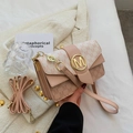 Bolso bandolera rosa y beige con estampado M y gran logo M metálico en el asa - Rosa