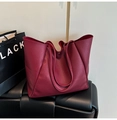 Bolso tote grande minimalista en cuero granulado rojo oscuro con correas de hombro dobles - Rojo