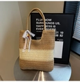 Bolso tote de paja trenzada con degradado marrón y cinta de encaje blanca suave - Marrón