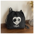 Schwarze Nylon-Beuteltasche mit weißer Herzstickerei und Kuhmuster mit Kordelzug - Schwarz